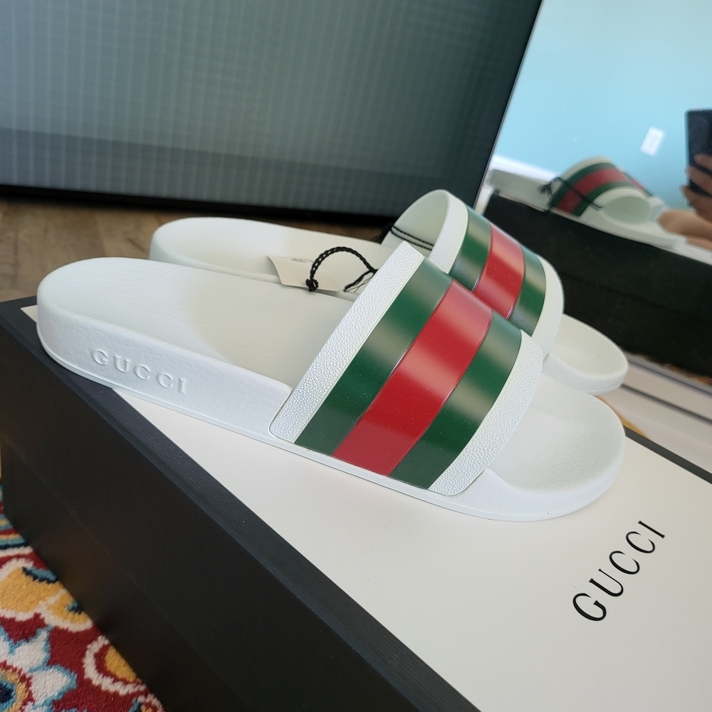 Gucci White, Green, and Red Sandals - Picture 5 of 8